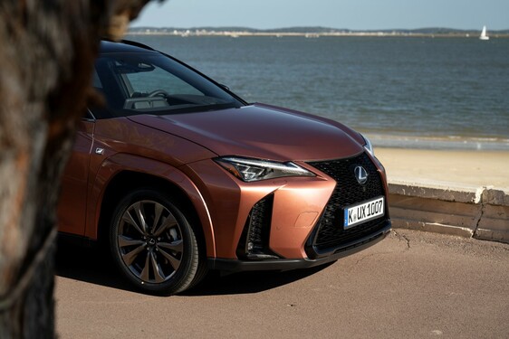 Lexus UX 2024