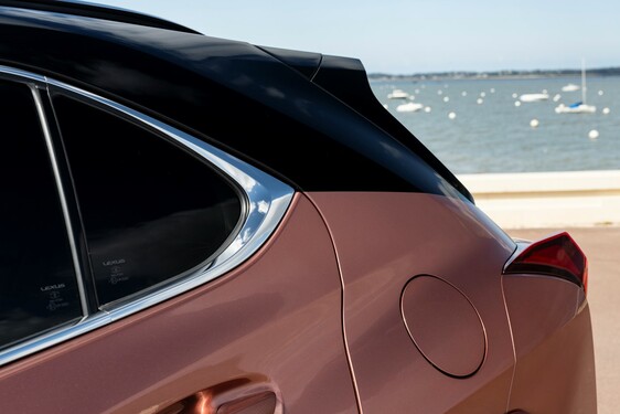 Lexus UX 2024