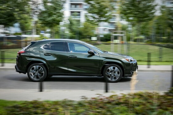 Lexus UX 2024