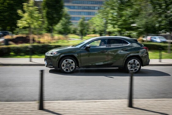 Lexus UX 2024