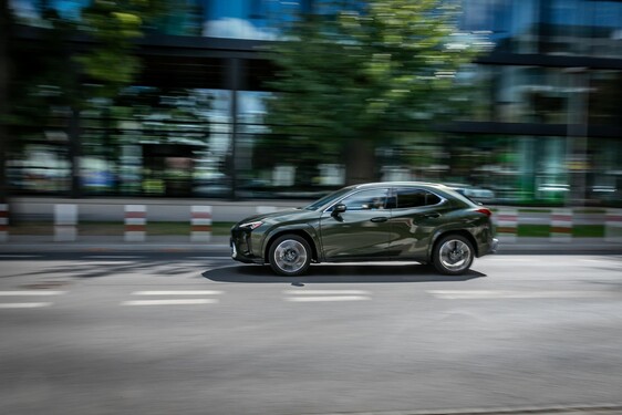 Lexus UX 2024
