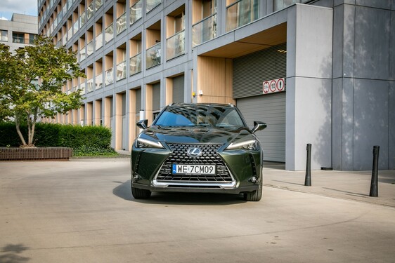 Lexus UX 2024