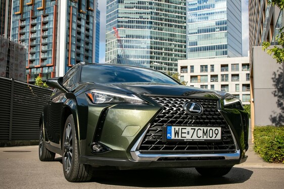 Lexus UX 2024
