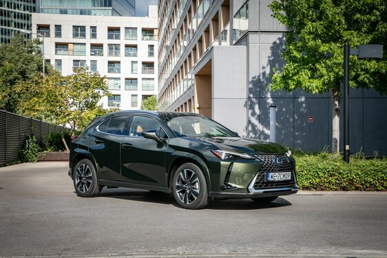 Lexus UX 2024