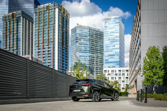 Lexus UX 2024