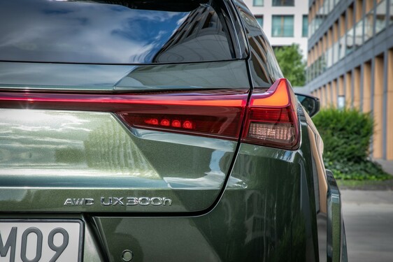 Lexus UX 2024