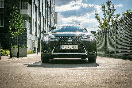 Lexus UX 2024