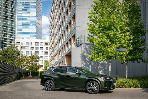Lexus UX 2024