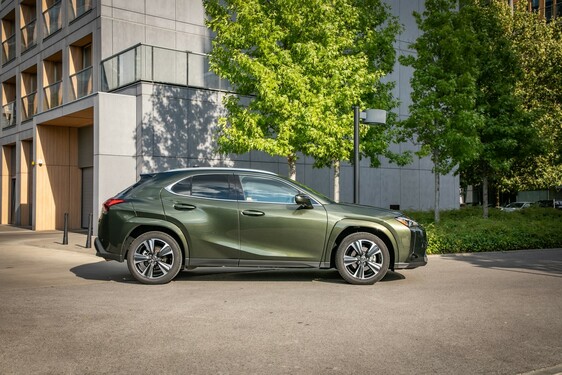 Lexus UX 2024