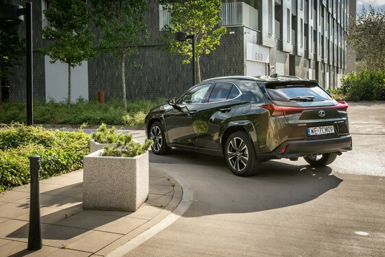 Lexus UX 2024