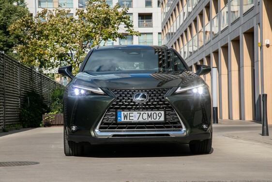 Lexus UX 2024