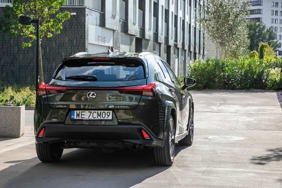Lexus UX 2024
