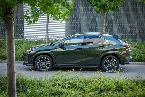 Lexus UX 2024
