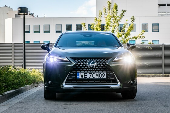 Lexus UX 2024