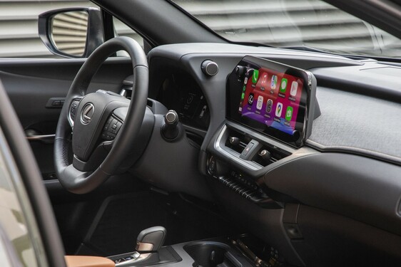 Lexus UX 2024