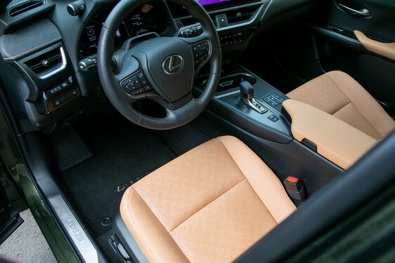 Lexus UX 2024