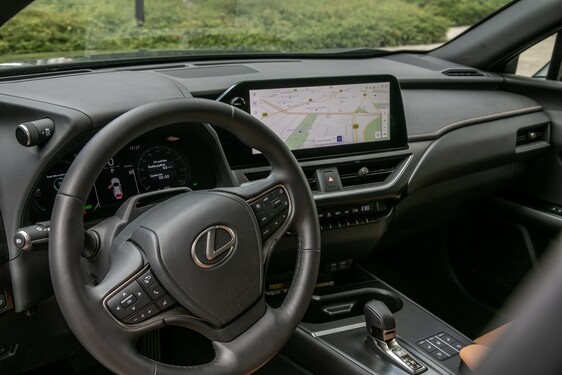 Lexus UX 2024