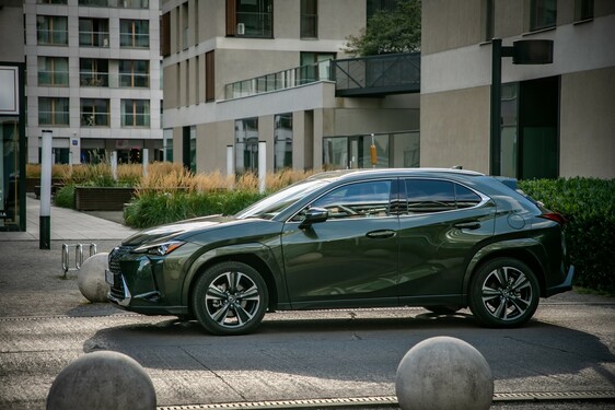 Lexus UX 2024