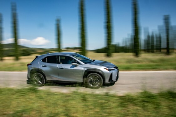 Lexus UX 2024