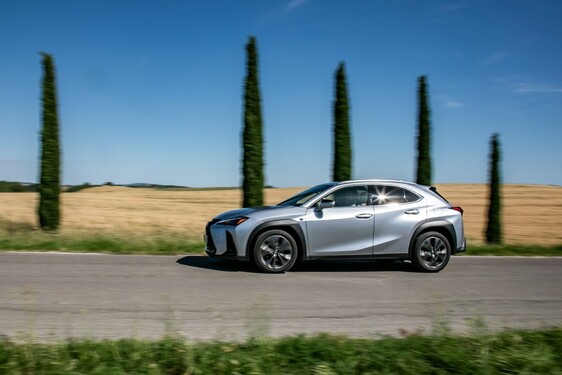 Lexus UX 2024