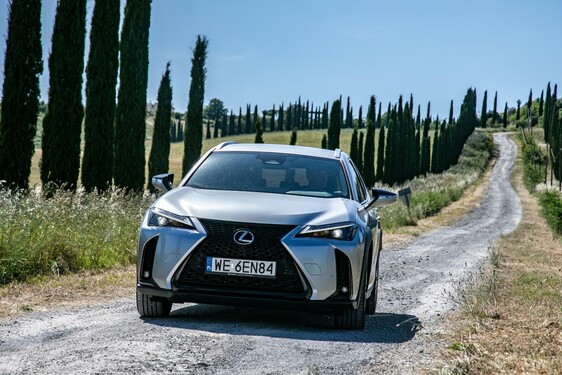 Lexus UX 2024