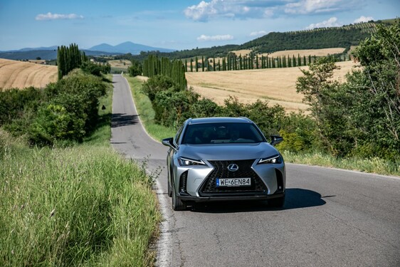 Lexus UX 2024