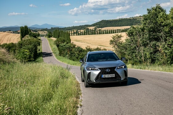 Lexus UX 2024