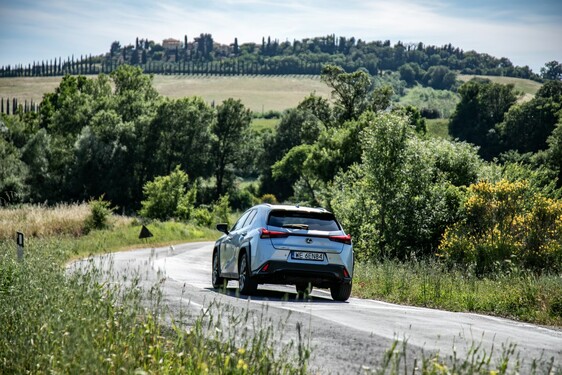 Lexus UX 2024
