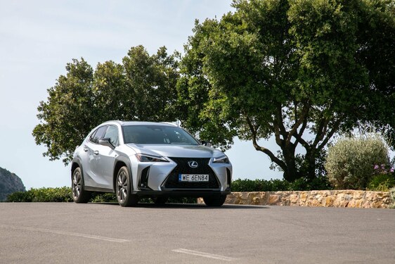 Lexus UX 2024