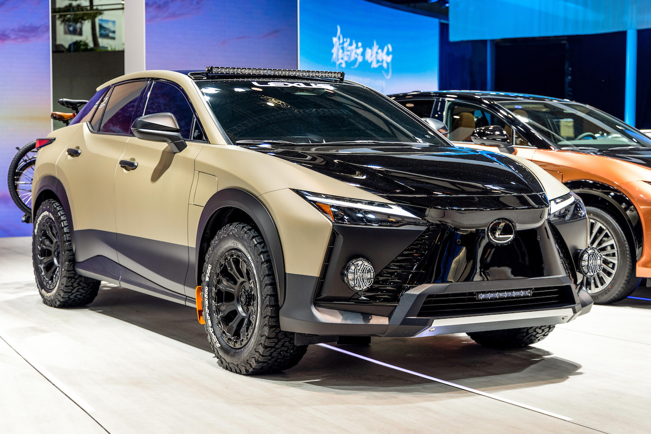 LEXUS NX 450h+ OVERTRAIL NA TARGACH TOKIO OUTDOOR SHOW