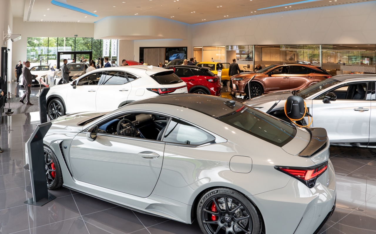 LEXUS KIELCE DOŁĄCZYŁ DO SIECI SALONÓW LEXUSA. TO JUŻ 21. OBIEKT W POLSCE