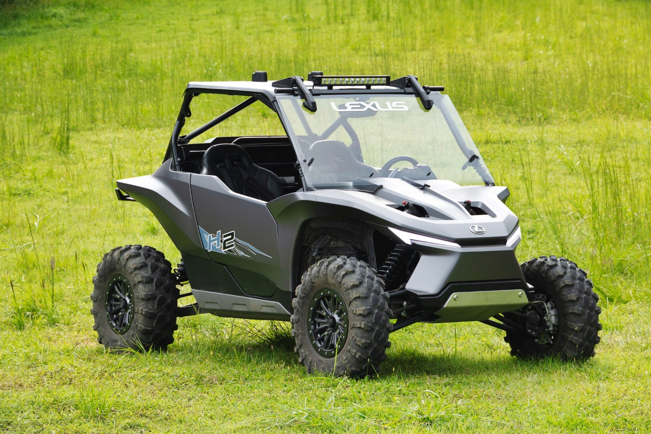 PROTOTYPOWY LEXUS ROV Z INNOWACYJNĄ POWŁOKĄ PRZEDNIEJ SZYBY. PIERWSZE TAKIE ROZWIĄZANIE NA ŚWIECIE