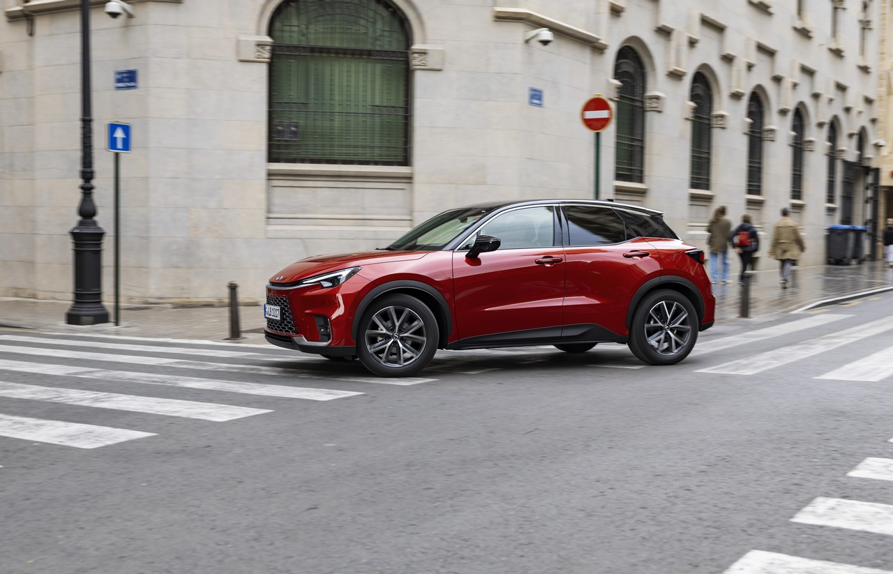 LEXUS W TOP 10 NAJPOPULARNIEJSZYCH MAREK SAMOCHODÓW OSOBOWYCH W POLSCE