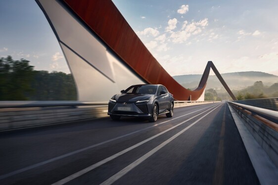 Lexus RZ 2023