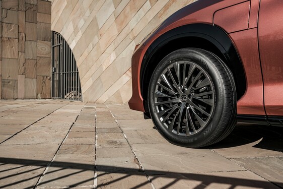 Lexus RZ 2023