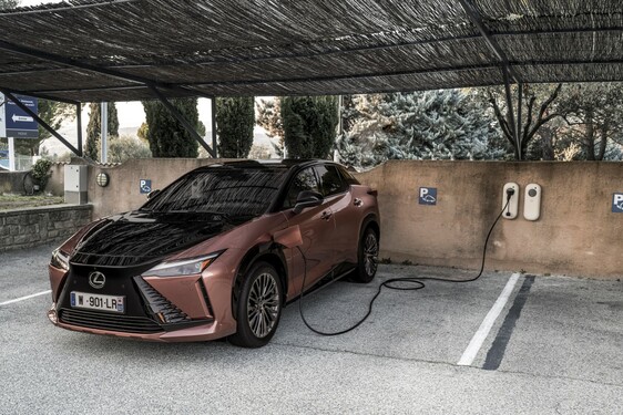 Lexus RZ 2023