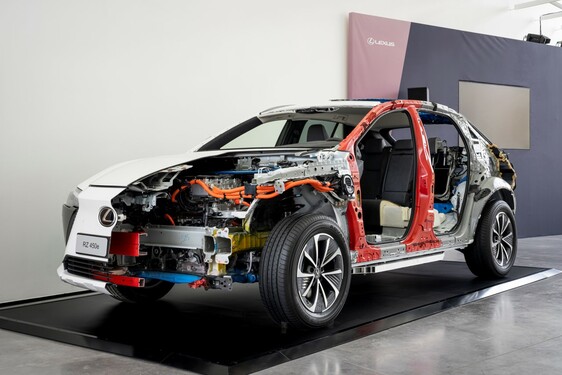 Lexus RZ 2023