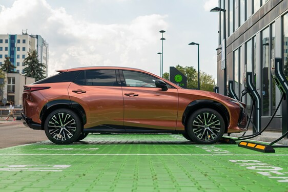 Lexus RZ 2023