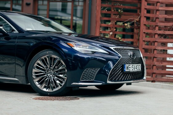 LS 500h 2022