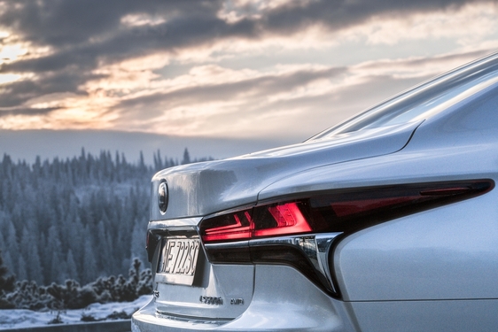 Lexus LS 500h 2018