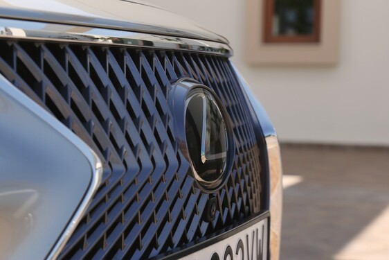 Lexus LS 500h 2018