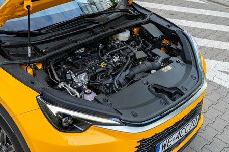 LEXUS LBX WYRÓŻNIONY W PLEBISCYCIE BEST CARS OF THE YEAR 