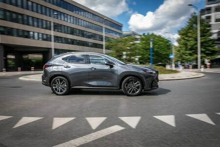 LEXUS Z REKORDOWĄ LICZBĄ ZAREJESTROWANYCH AUT W POLSCE