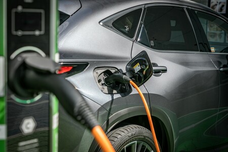 LEXUS Z REKORDOWĄ SPRZEDAŻĄ W EUROPIE. 90% TO AUTA ZELEKTRYFIKOWANE