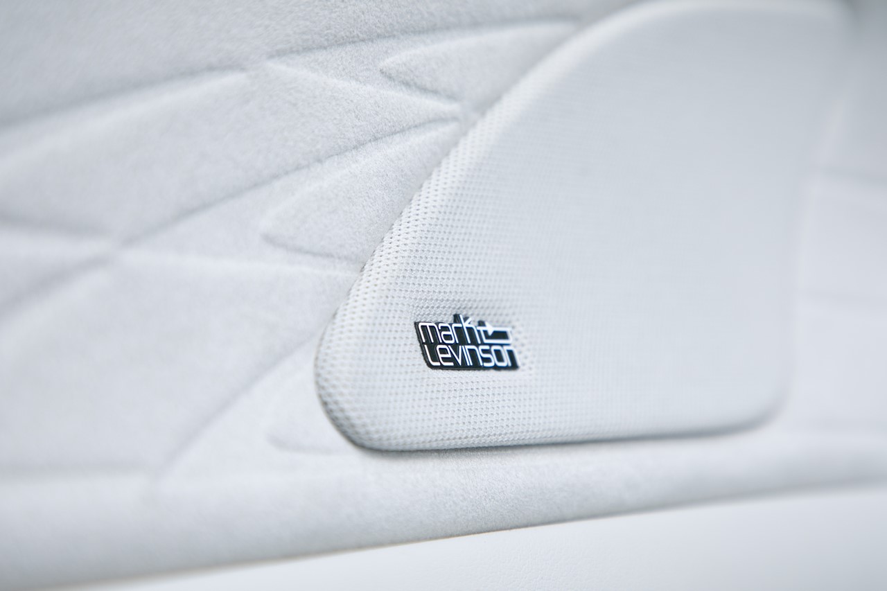 OBNIŻONE CENY W SALONACH LEXUSA NA KONIEC 2024 ROKU. HYBRYDY W OFERCIE SPECJALNEJ