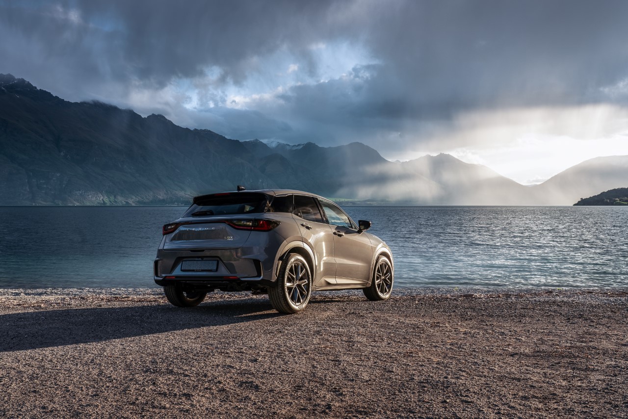 ROK PO PREMIERZE LEXUSA LBX. WIELKI SUKCES NA EUROPEJSKIM RYNKU