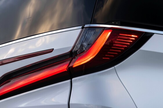 LEXUS LM ODMIENIŁ KOMFORT PODRÓŻY DLA PASAŻERÓW VIP