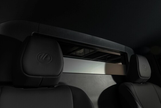 LEXUS LM ODMIENIŁ KOMFORT PODRÓŻY DLA PASAŻERÓW VIP