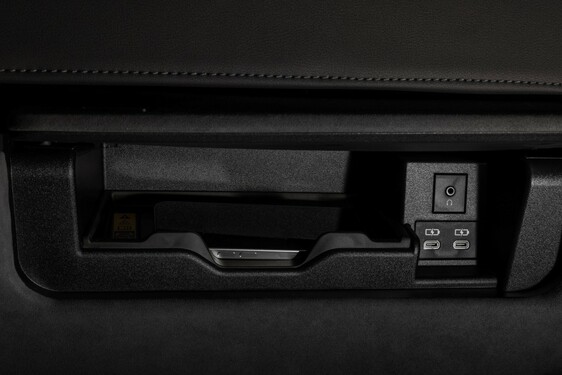 LEXUS LM ODMIENIŁ KOMFORT PODRÓŻY DLA PASAŻERÓW VIP