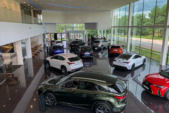 LEXUS NAJLEPIEJ OCENIANĄ MARKĄ MOTORYZACYJNĄ